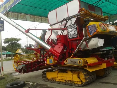 Bomba hidráulica y motor utilizados en la máquina agrícola de un cliente tailandés