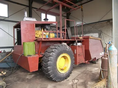 Bomba hidráulica y motor utilizados en alimentadora de asfalto